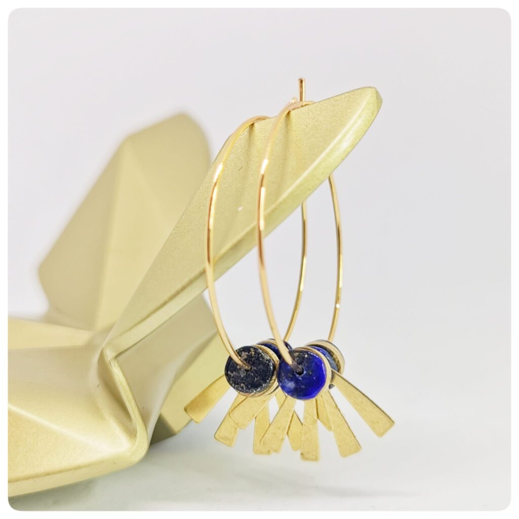 Créoles dorées et lapis lazuli
