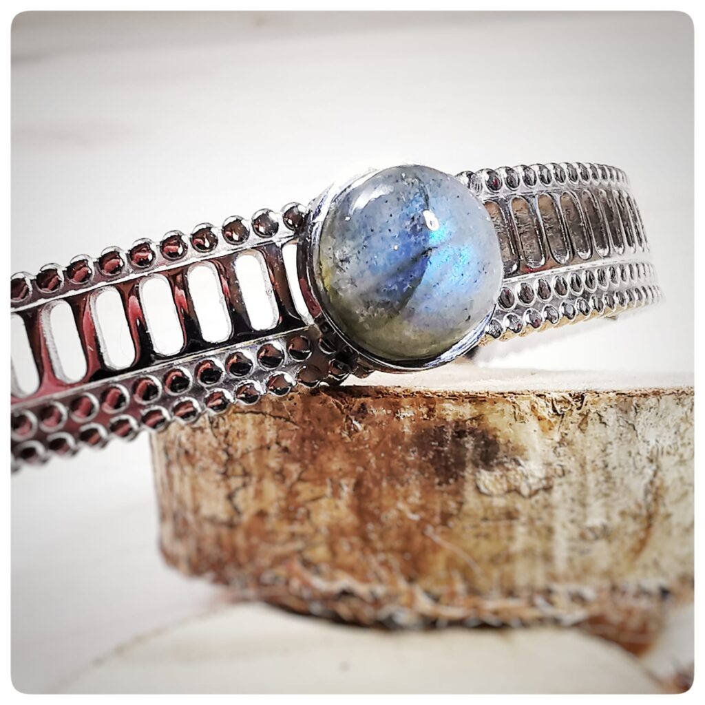 Bracelet jonc argenté + labradorite